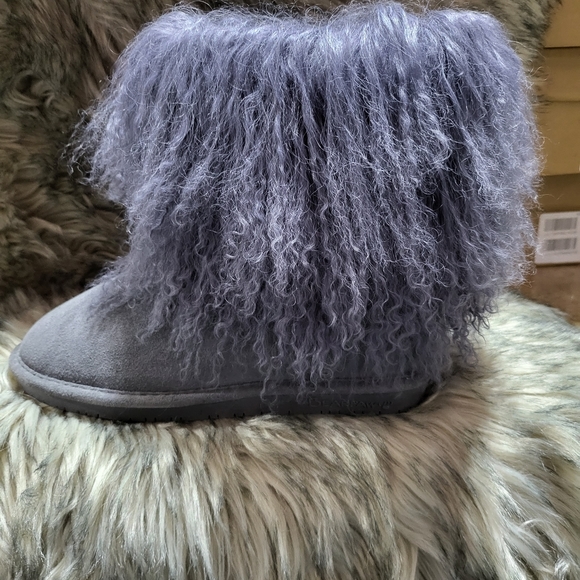 Women's black BearPaw Boo boots size 9. - Picture 4 of 9